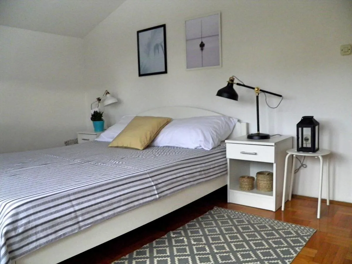 Apartment Daisy Petrcane 0*,  Croatia