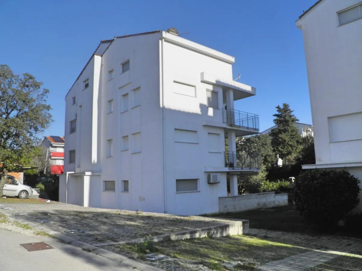 Apartment Daisy Petrcane Croatia